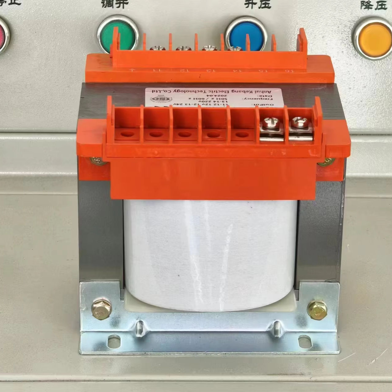 XH-1P-10KVA Single Phase Transformer 10kva 110v 220v angle view